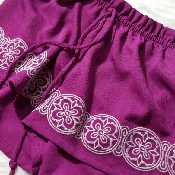 SHORTS - Picture 3 of 5